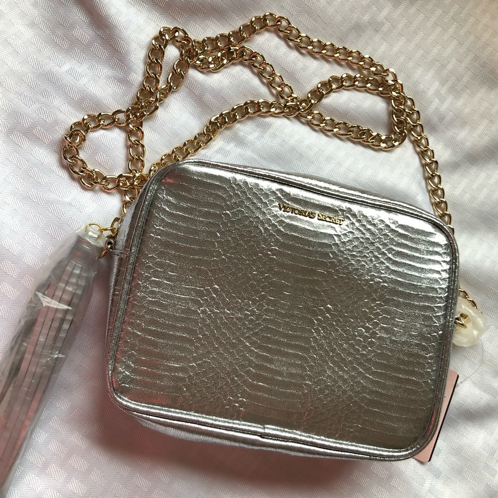[Victoria’s Secret] Silver Crossbody Purse